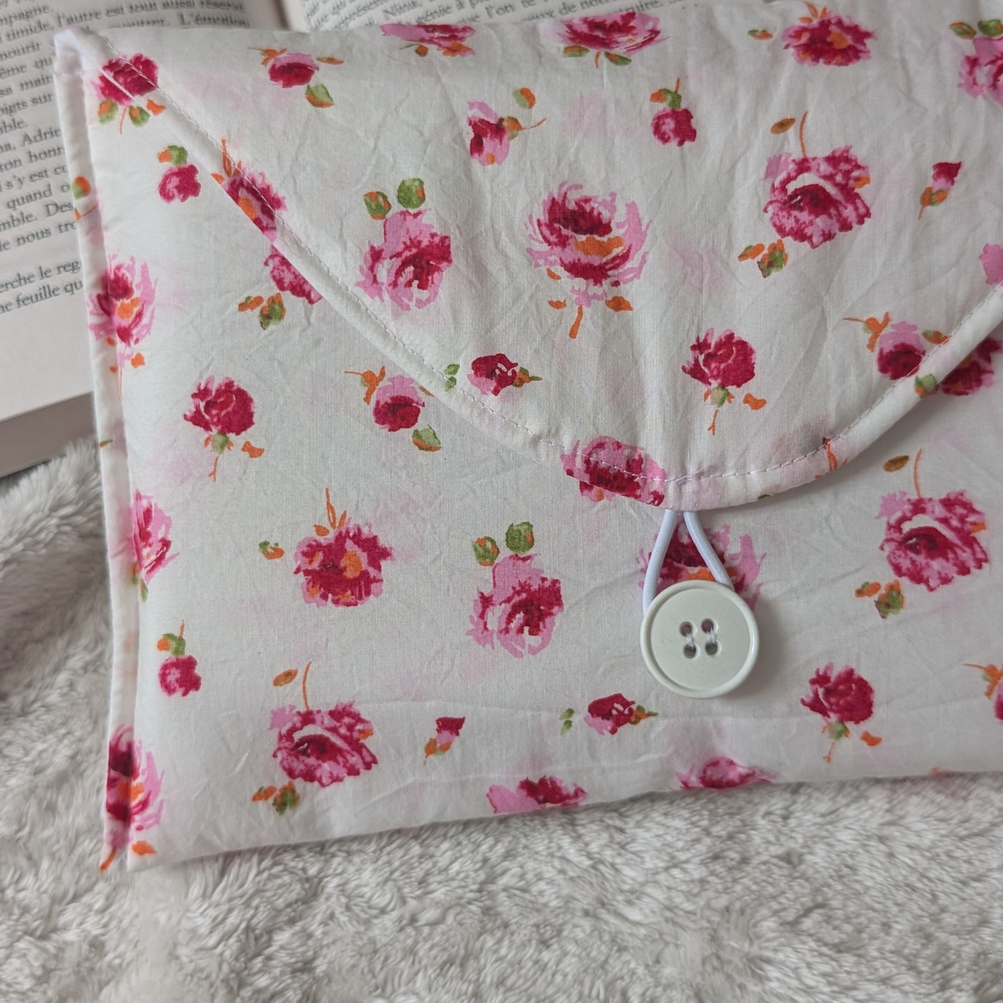 Pochette Rose - Livre de poche